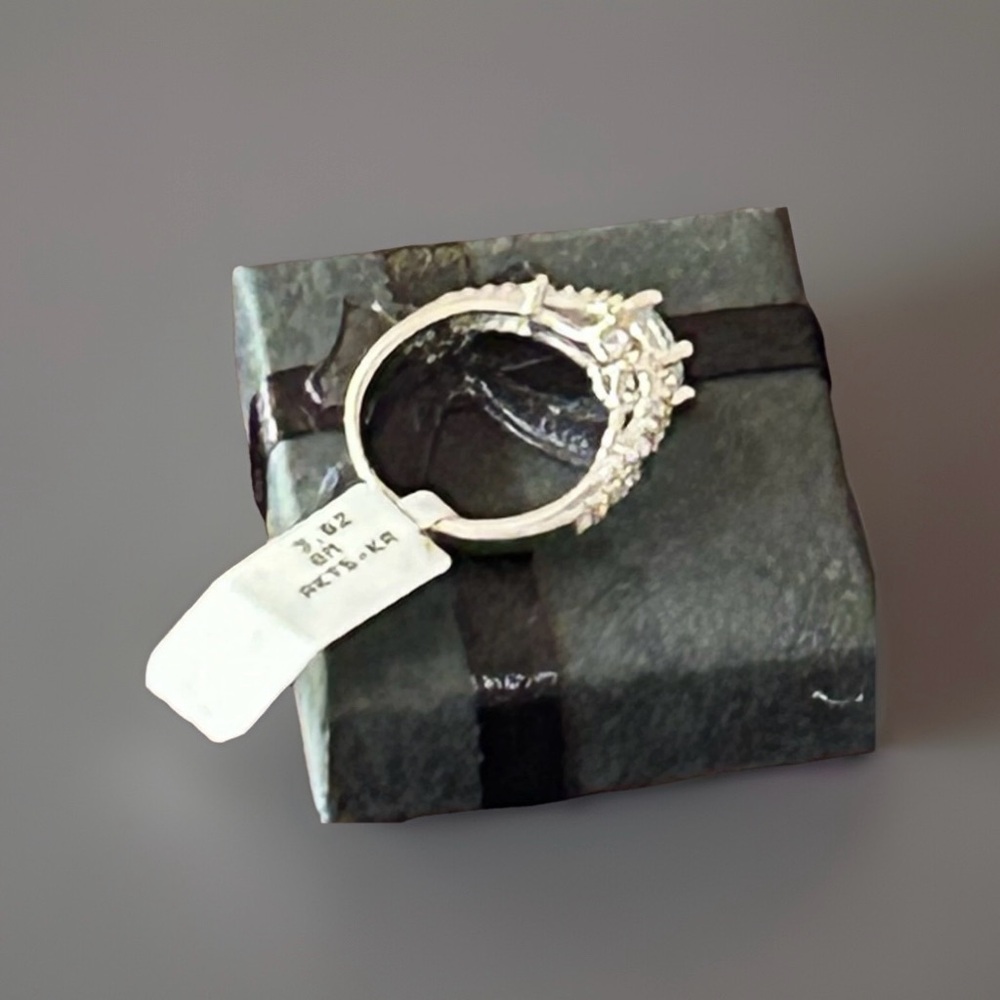 Sterling Silver 925 Ring with Cubic Zirconia size 7.5 - Picture 4 of 8